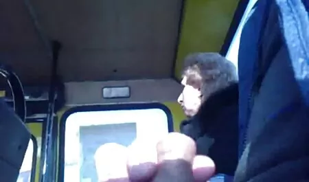 A Hatalmas cicik segbe baszva ugrál, mint ő pattog