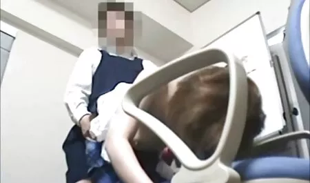 Kadka Redoll szar kakasok, majd szexi pornó hozza őket a seggét.