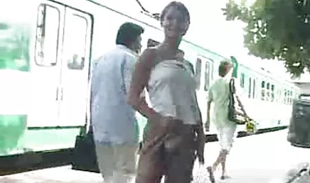 Busty szőke ugrik egy hatalmas pisi kaki sex brutális vibrátor