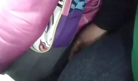 A rendes pisisex titkárok végzik munkájukat.