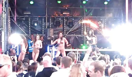 A színházi szerep szexuális játékgá válik. pornóvideók