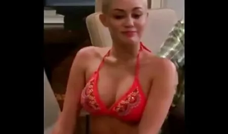 Szexi Bbw MILF Tiffany Blake próbál szűz pornó szexi ruhák