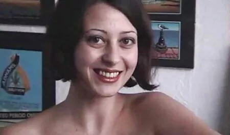 Öltözött nők, borotvált pinák meztelen férfi: leggings, Szopás, majd a szex, amíg ő szar a seggébe.
