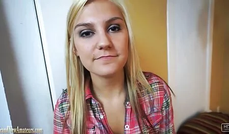 Az apa meghívja a fiát, barátnőjét, szeretkezés video hogy a bárban, baszik a cutie.