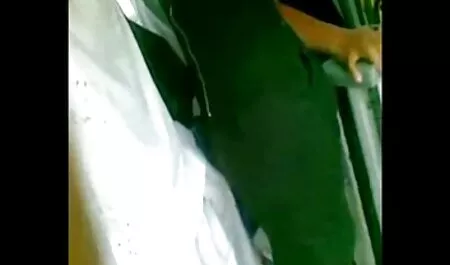 Csábító tini veszi zuhany szűz punci rajongók