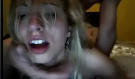 Mély. Vicki és Veronica a harmadik kerékre popsi dugás csapnak.