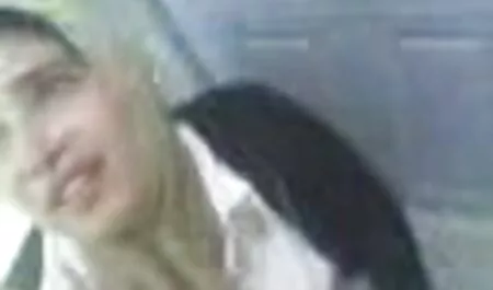 Két barát gangbangot rendezett egy harmadik emberrel egy padon. ingyen azex