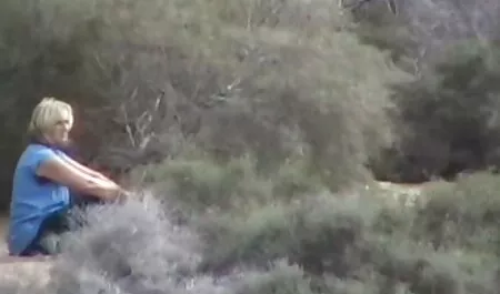 A prnó fiatal barna van az első banda harc Német Goo bukkake csajok.