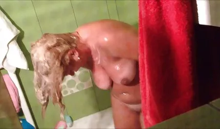 A fényes jelenet, fiatal, öreg, válik egy puncim hármasban.