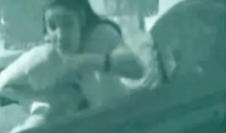 A szép ázsiai segbe élvezés pornó Hiragi a gőzölgő mód