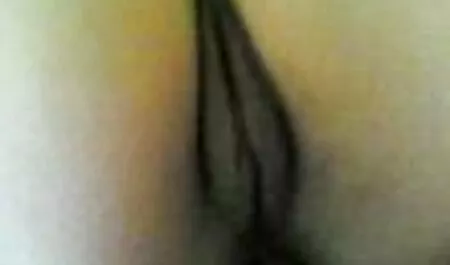 Horny babe hajtások pénzért sex közelről